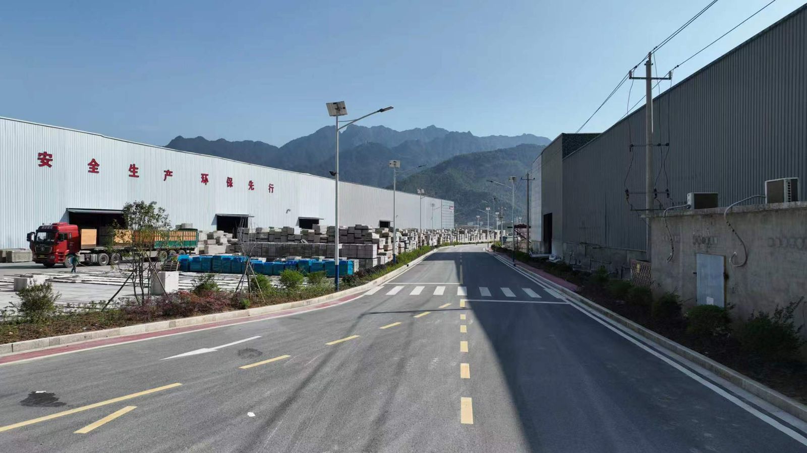 On-site logistics and industrial access roads